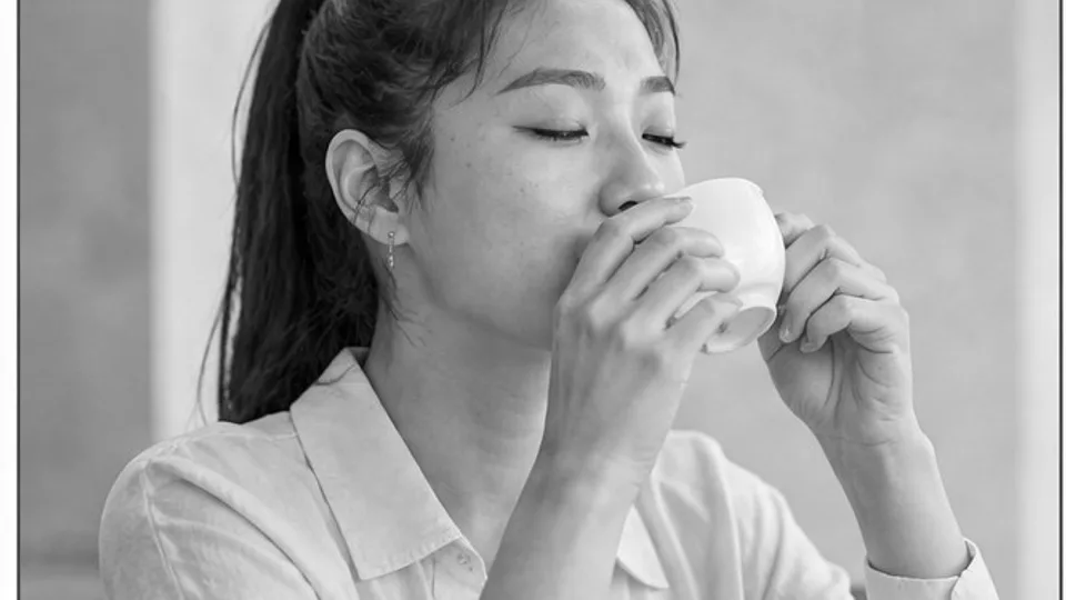 실사 콘티 예시 — 같은 컷을 이 스타일로 그린 우리 출력